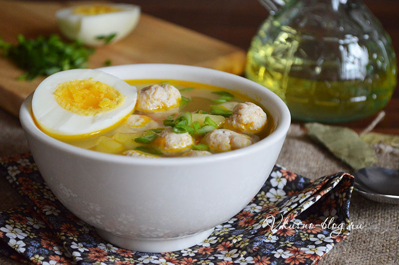 Суп с куриными фрикадельками и яйцом - фото готового супа