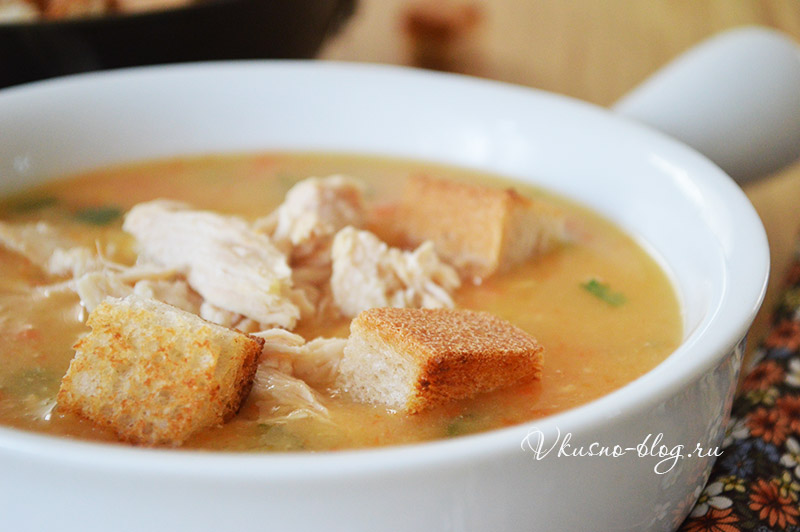 Гороховый суп с курицей - фото