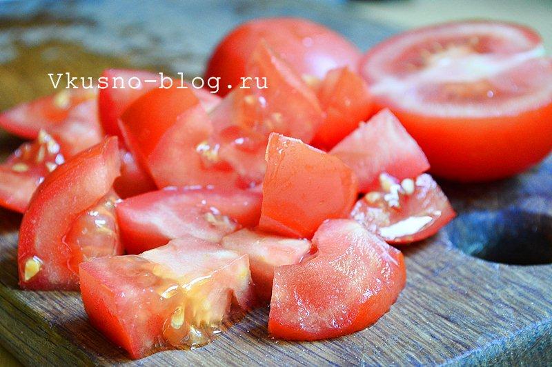Салат с помидорами и сыром моцарелла 4