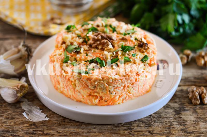 Салат-закуска Белочка из плавленых сырков с морковью рецепт фото